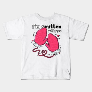 I'm smitten with you mittens and affection pun Kids T-Shirt